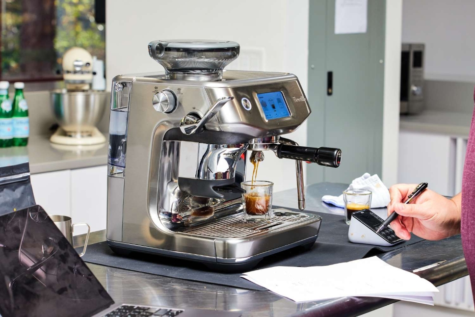 اسپرسوساز نیمه‌خودکار (Semi-Automatic Espresso Machine)